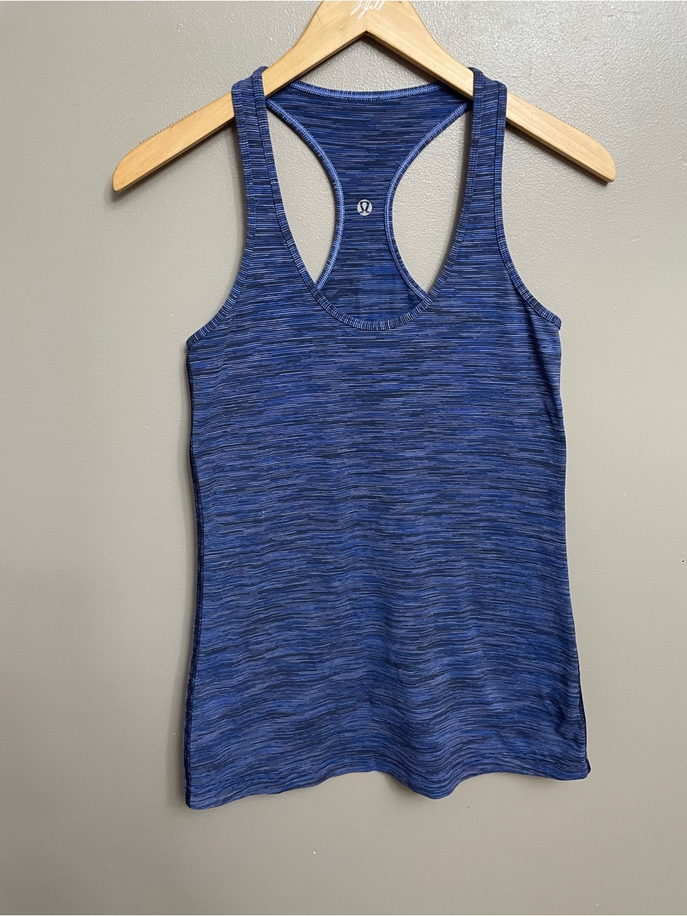 lululemon athletica Women's Red cool racer back tank top size 6? Blue